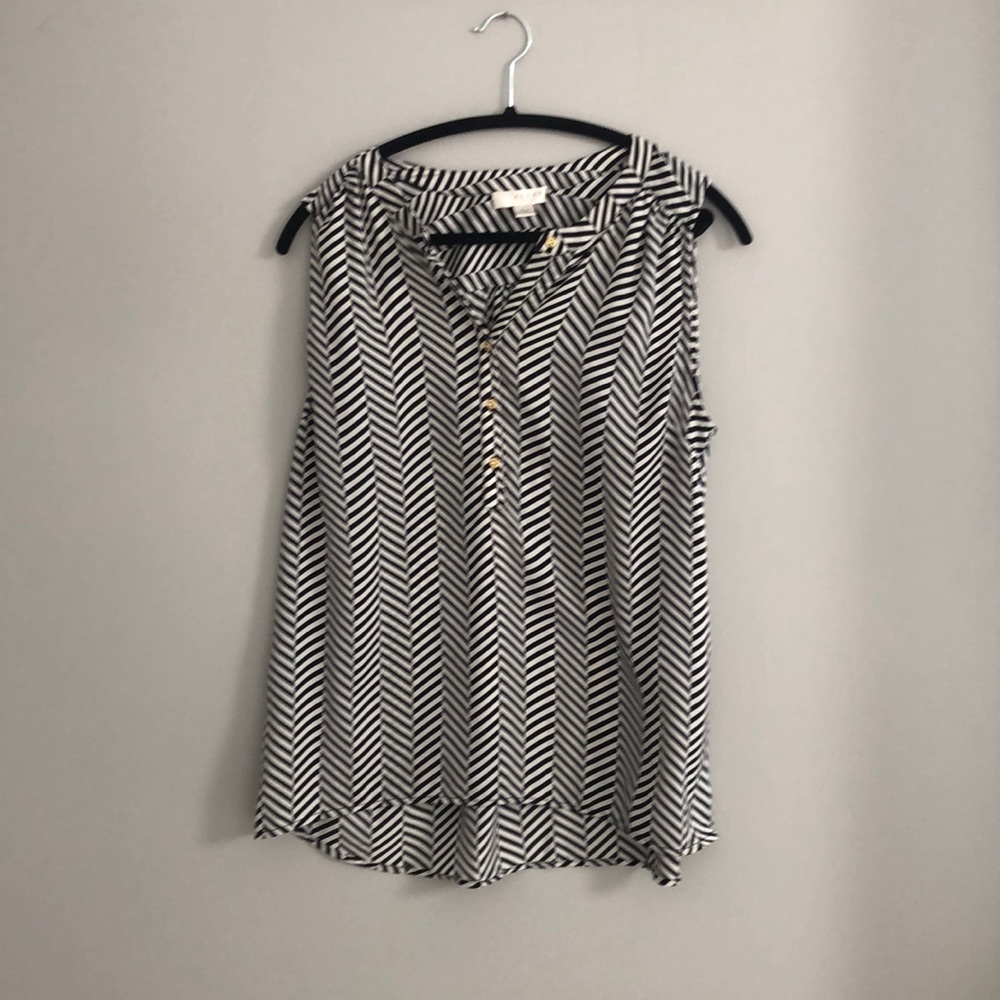 Gold buttoned sleeveless blouse.